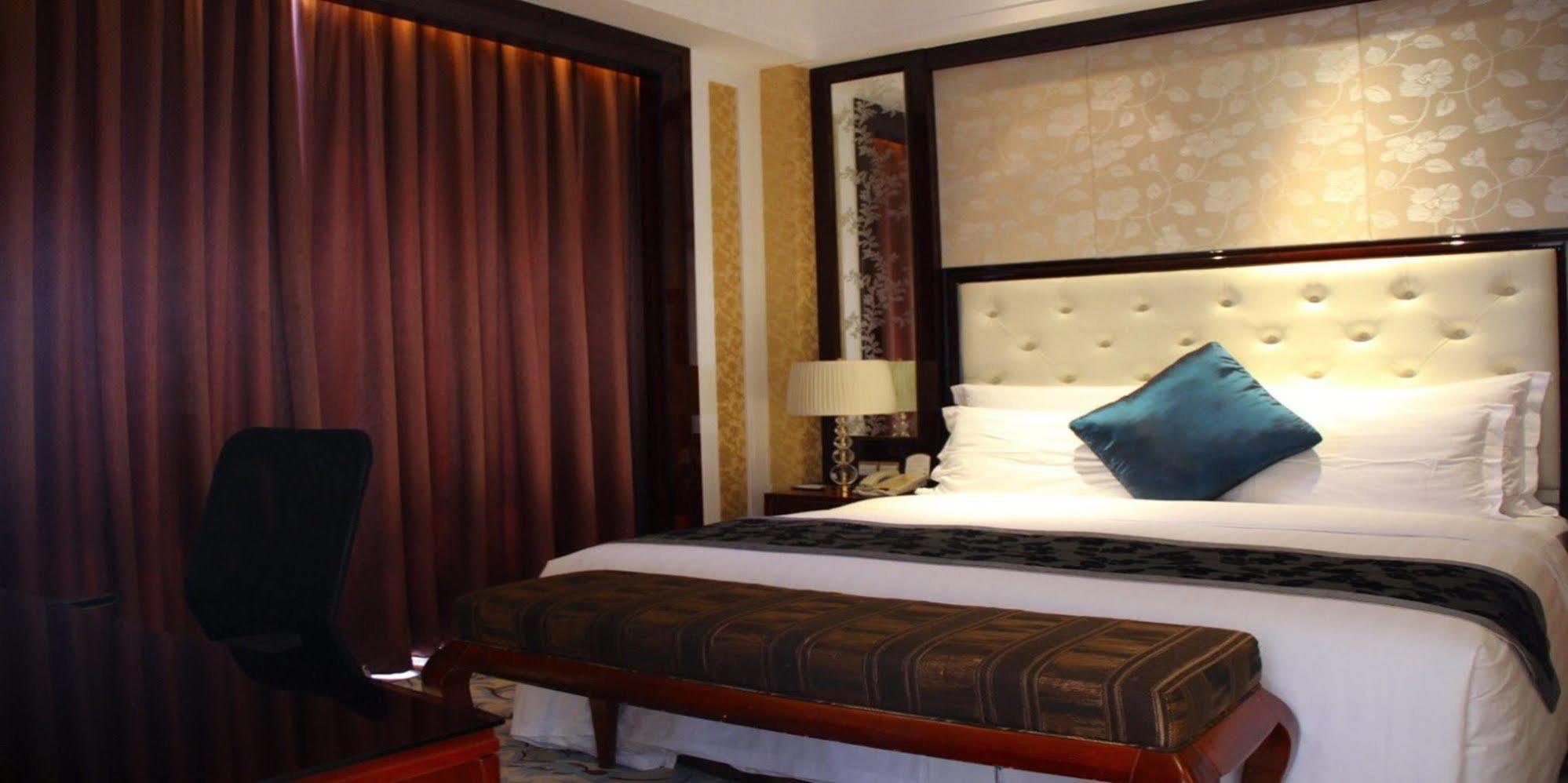 Wyndham Grand Plaza Royale Palace Chengdu Buitenkant foto