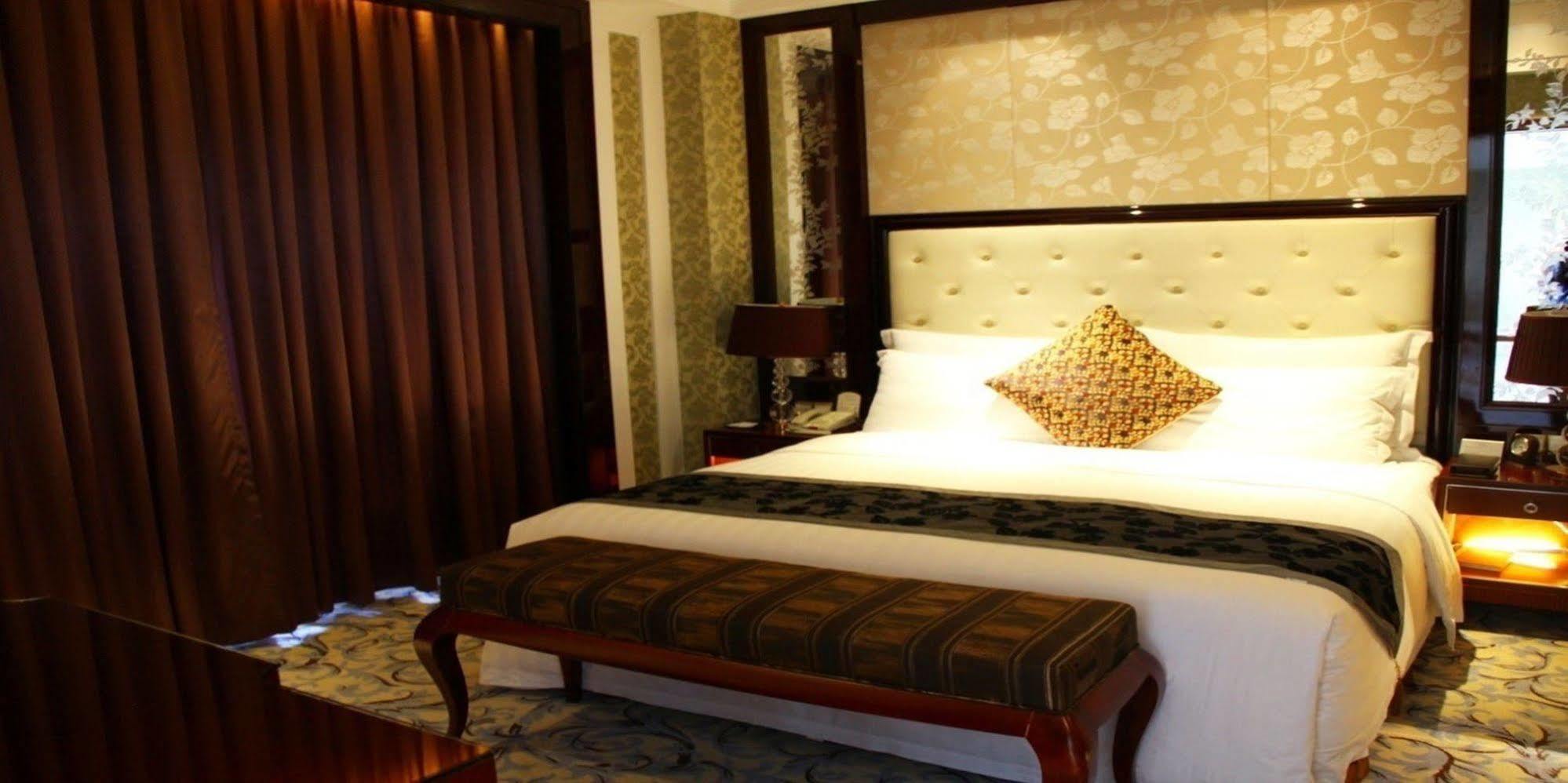 Wyndham Grand Plaza Royale Palace Chengdu Buitenkant foto